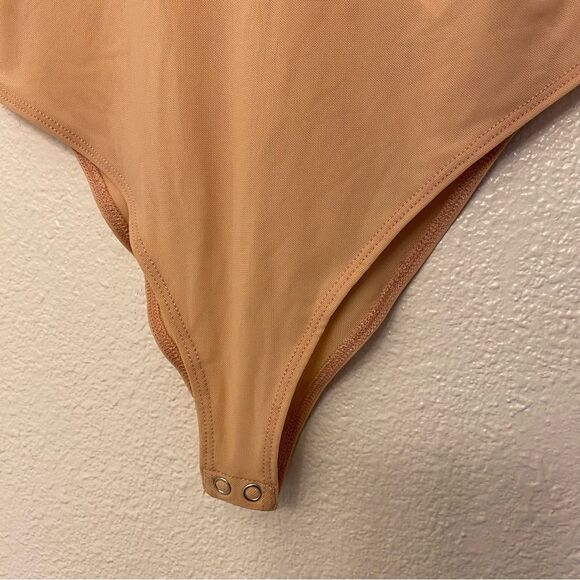 Forever 21 scoop neck Unlined tan beige stretch mesh thong bodysuit NWOT small - Picture 3 of 10